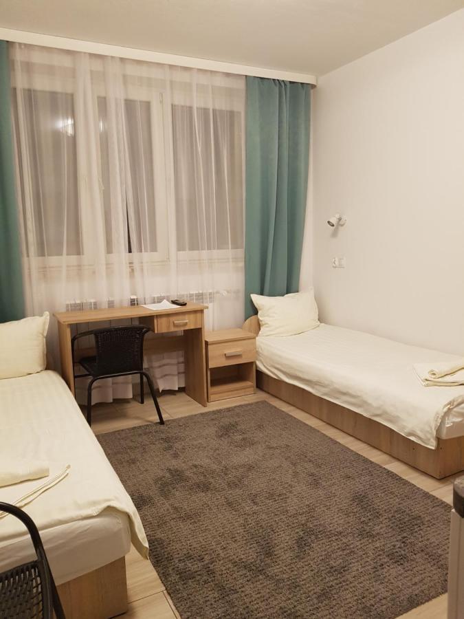 Hostel Mleczna - Metro Zacisze Warsaw Exterior photo